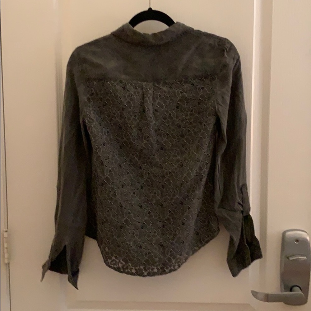 Jessica simpson Button up. Patterned back - Picture 4 of 4